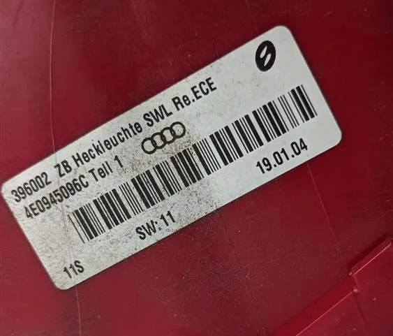 Luz trasera derecha Audi A8 D3 image 5