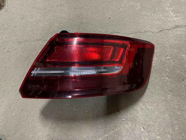 AUDI A3 8V4 SPORTBACK LIFT LÁMPARA TRASERA DERECHA 8V4945070 image 2
