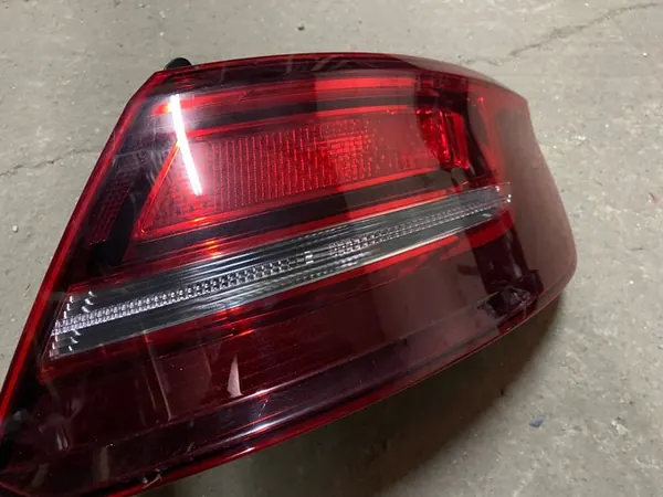 AUDI A3 8V4 SPORTBACK LIFT LÁMPARA TRASERA DERECHA 8V4945070 image 3