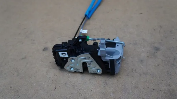 HYUNDAI KONA 1 I 2017- VÄNSTER FRAMDÖRRSLÅS image 3