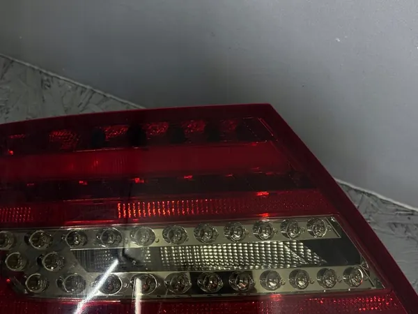 MERCEDES W204 COUPE RECHTER ACHTERLICHT A2048205864 image 4