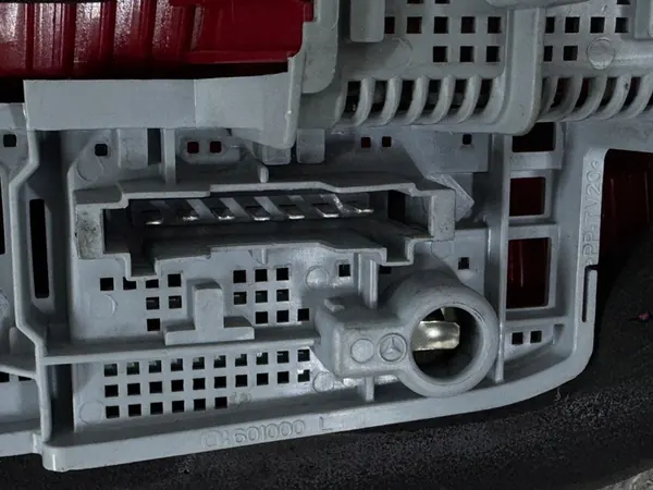 MERCEDES W204 COUPE RECHTER ACHTERLICHT A2048205864 image 8