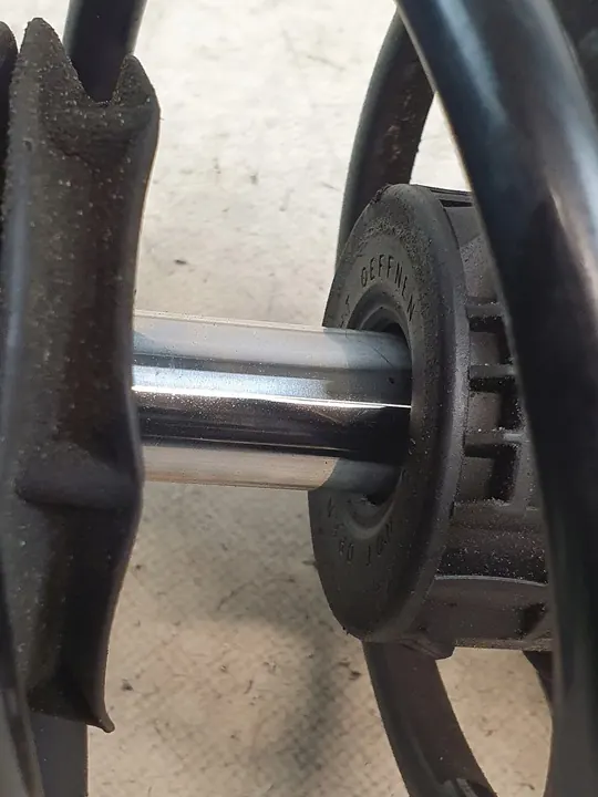 Fram vänster stötdämpare Mercedes W212 2.2 CDI image 3