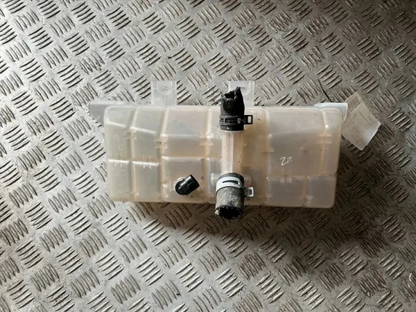 Tesla Model S 2017 Jäähdytysnesteastia OEM UTO54694 image 3