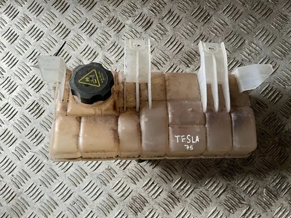 Tesla Model S 2017 Jäähdytysnesteastia OEM UTO54694 image 4