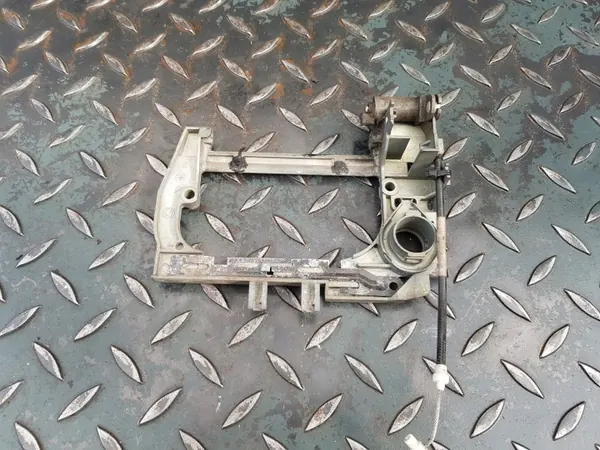 BMW OE Fram Höger Yttre Handtagsmontering - Begagnad image 4