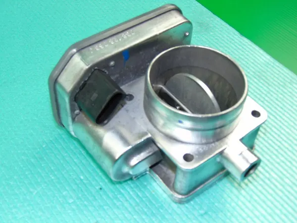 Volkswagen OE 038128063C Corpo de Aceleração image 3