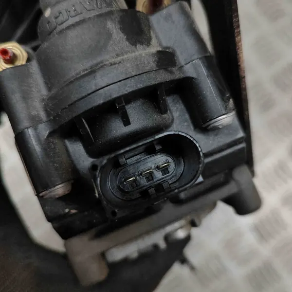 Porsche Taycan Suspension Compressor 9J1616006D image 5