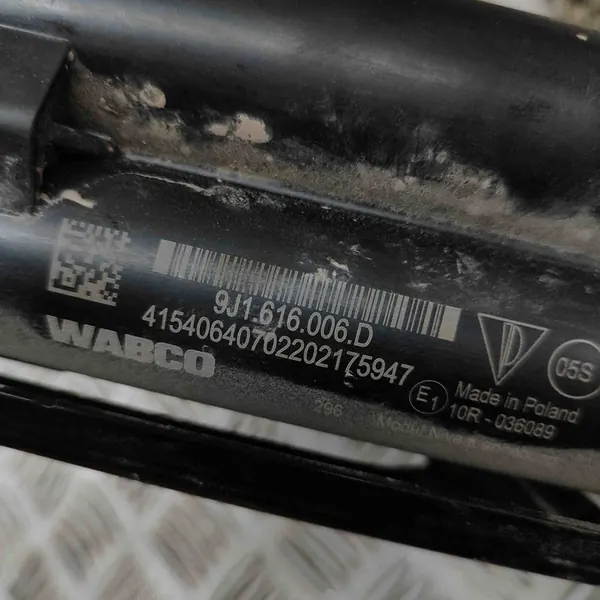 Porsche Taycan Suspension Compressor 9J1616006D image 7