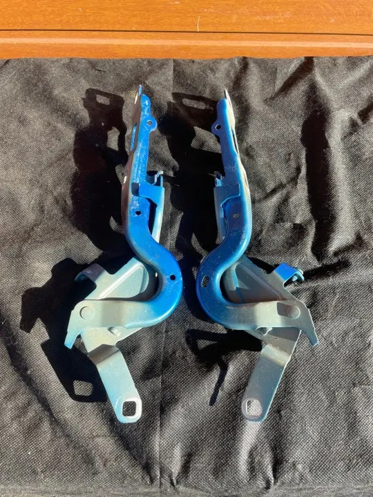 Peugeot 208 II Motorkapscharnier OEM 9823211580/1680 image 2