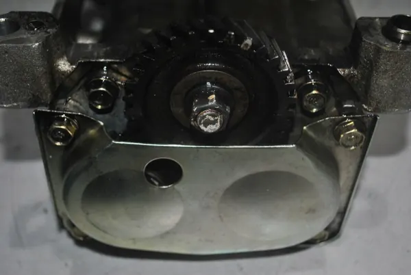 Pompe à huile d'occasion OEM D4EA pour Hyundai Tucson 2.0 CRDI image 4