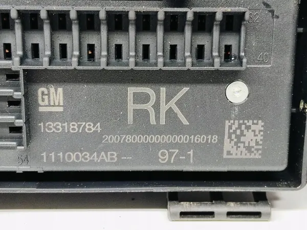 Zekeringmodule OEM 13318784 voor Opel Astra J 1.7 TDCI image 3