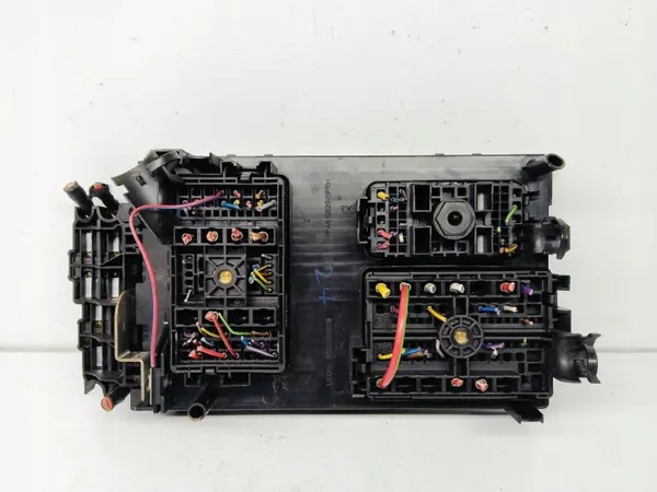 Zekeringmodule OEM 13318784 voor Opel Astra J 1.7 TDCI image 4