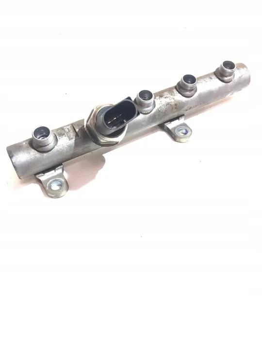 Audi A5 8T 8F 2008 Rampe d'injection image 2