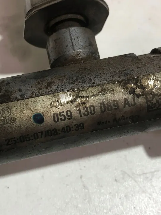 Audi A5 8T 8F 2008 Rampe d'injection image 3