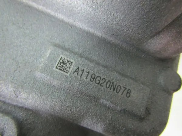 Mazda Brandstofkoeler OEM HF01-13565B - Gebruikt image 6