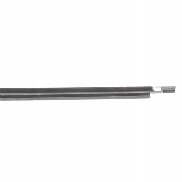 Audi A3 8V Ovi-ikkunatiiviste OEM 8V4837478 Oikea Taka image 10