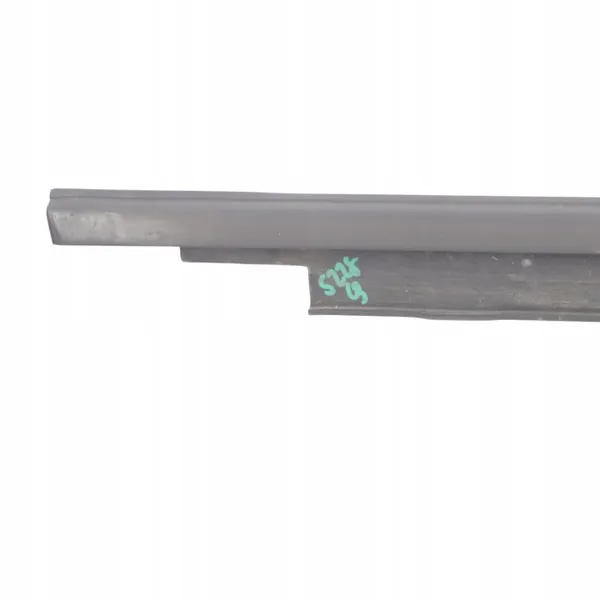 Audi A3 8V Ovi-ikkunatiiviste OEM 8V4837478 Oikea Taka image 4