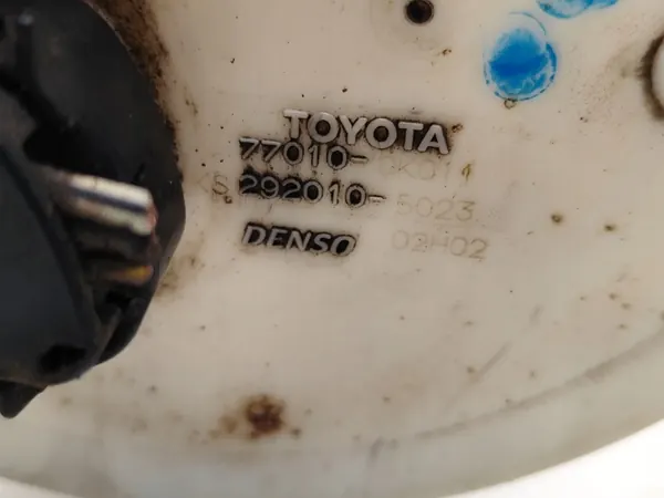 Pompe à carburant Toyota Hilux Vigo OEM 77010-0K011 image 7
