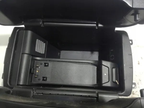 BMW X5 F15 console armsteun OEM 105069597C image 3