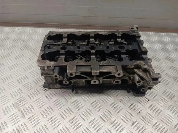 Dodge Challenger 2015 moottorin sylinterikansi OEM image 5