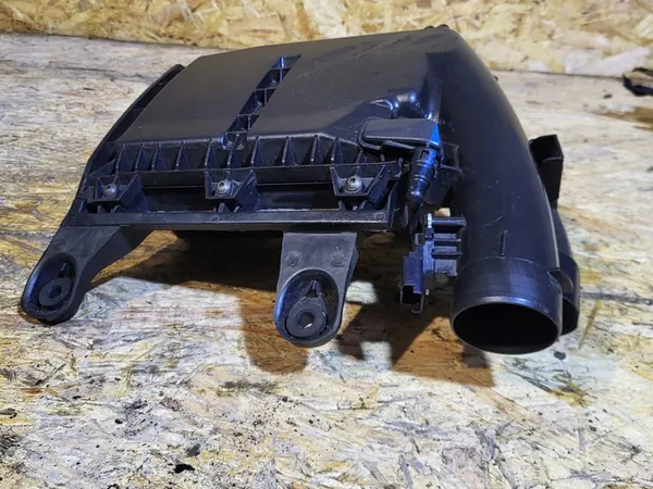 Boîtier de filtre à air Citroen C4 Picasso II 1.6 BlueHDI OEM image 2