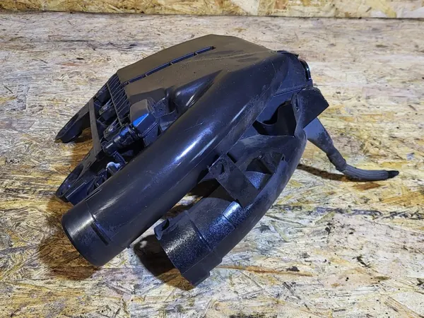 Boîtier de filtre à air Citroen C4 Picasso II 1.6 BlueHDI OEM image 3