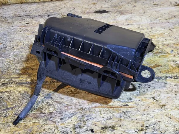 Boîtier de filtre à air Citroen C4 Picasso II 1.6 BlueHDI OEM image 4