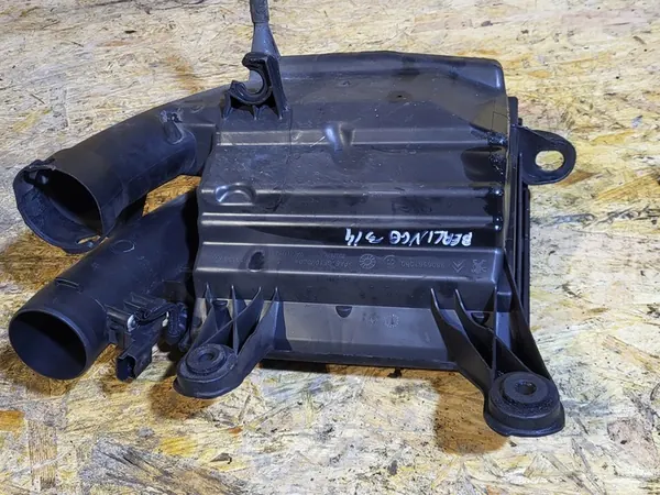 Boîtier de filtre à air Citroen C4 Picasso II 1.6 BlueHDI OEM image 7