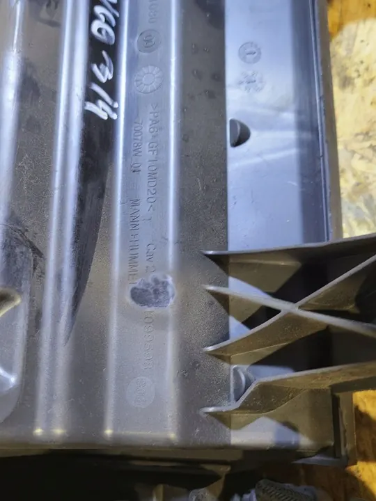 Boîtier de filtre à air Citroen C4 Picasso II 1.6 BlueHDI OEM image 9