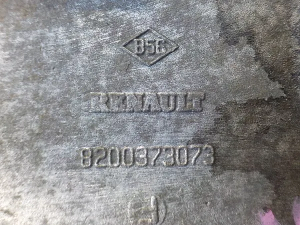 Renault OE 8200373073 Vetoakselin Tuki Käytetty image 4