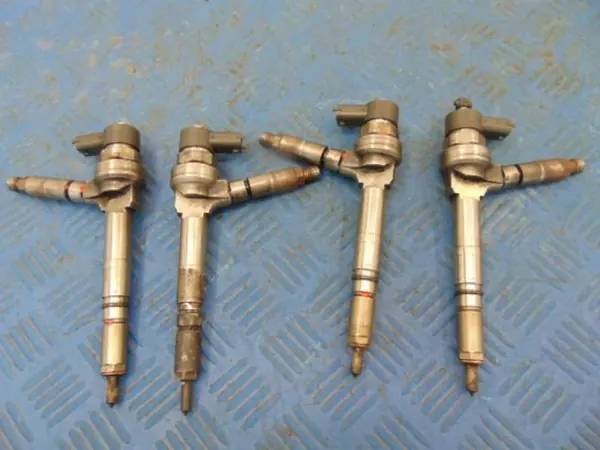 Jeu d'injecteurs diesel Opel Astra H 1.7CDTI OEM 0445110175 image 2