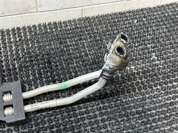 Porsche Cayenne Servostyrningskylare 7P0422885B image 2