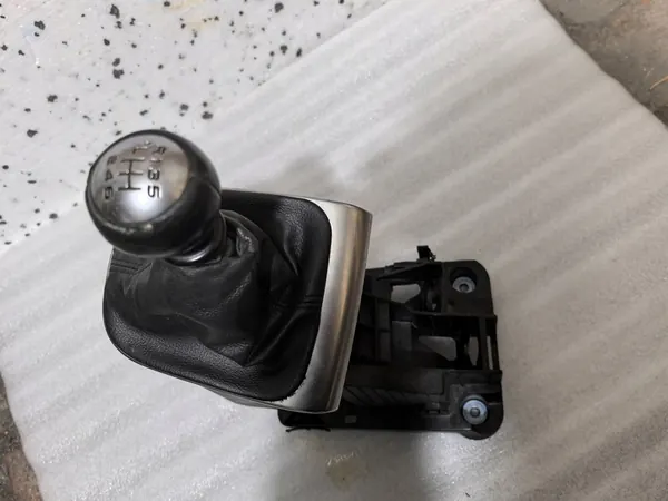 Citroen DS4 11-15 1.6 THP Sélecteur de vitesses image 1