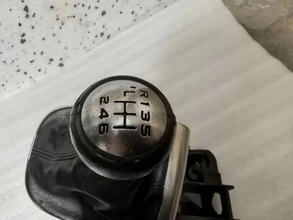 Citroen DS4 11-15 1.6 THP Sélecteur de vitesses image 2