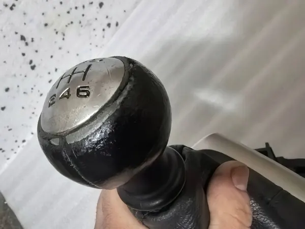 Citroen DS4 11-15 1.6 THP Sélecteur de vitesses image 3