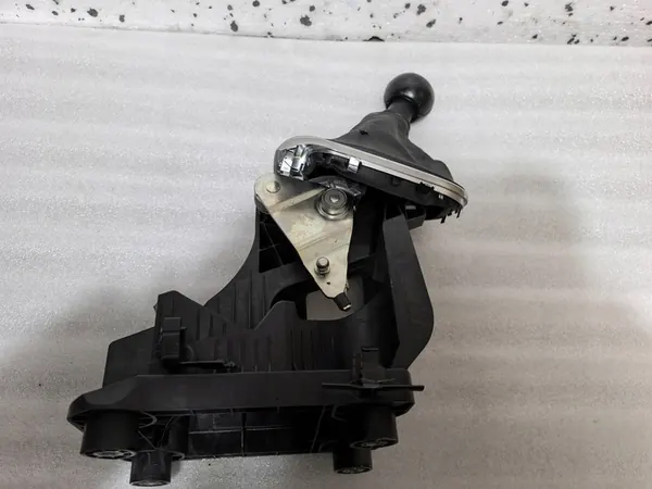 Citroen DS4 11-15 1.6 THP Sélecteur de vitesses image 4