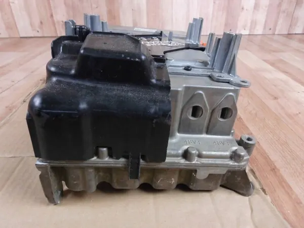 Inversor Porsche Taycan OEM 9J1959663BA - Usado image 4