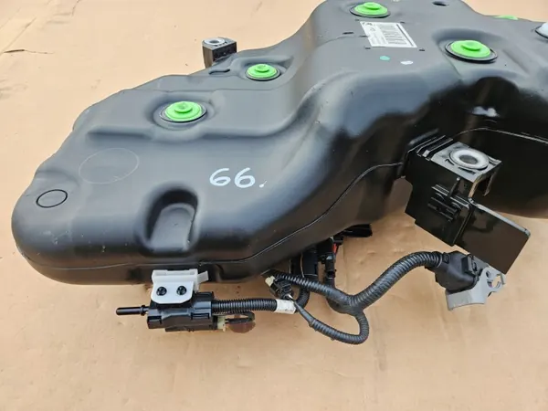 Tanque AdBlue usado OEM 31550-G4950 para Kia Ceed III image 4