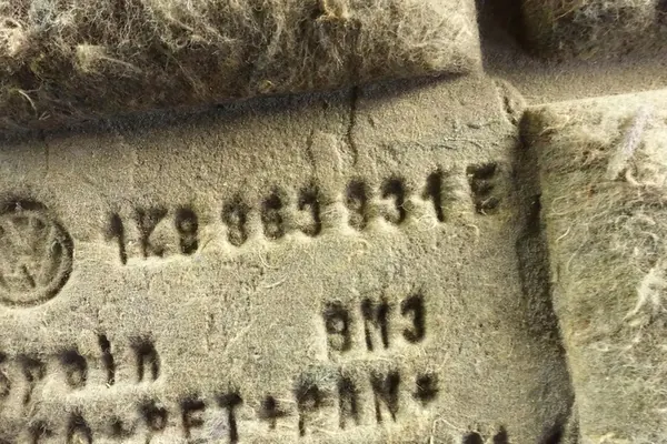 Volkswagen OE 1K8863831E Isolierung image 5