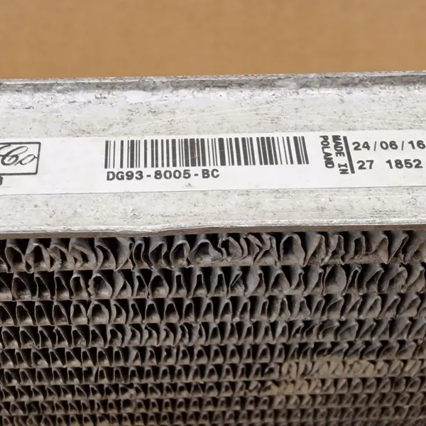 Radiador Motor Ford OEM DG938005AC - Usado image 5