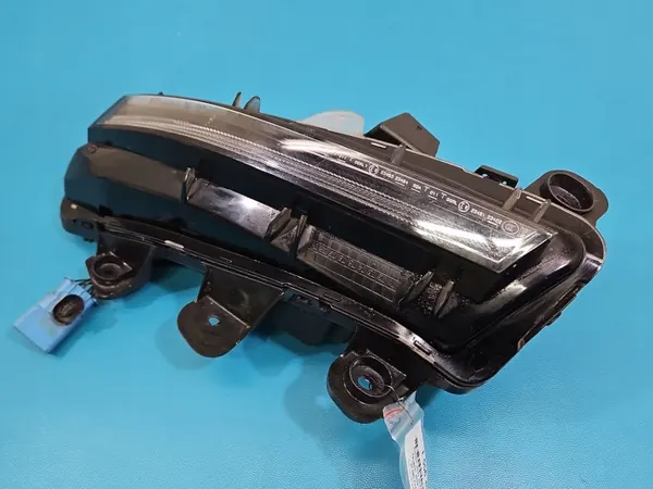 Oikea DRL-valo OEM 9836230980 Peugeot 3008 II:lle image 2