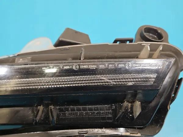 Oikea DRL-valo OEM 9836230980 Peugeot 3008 II:lle image 3