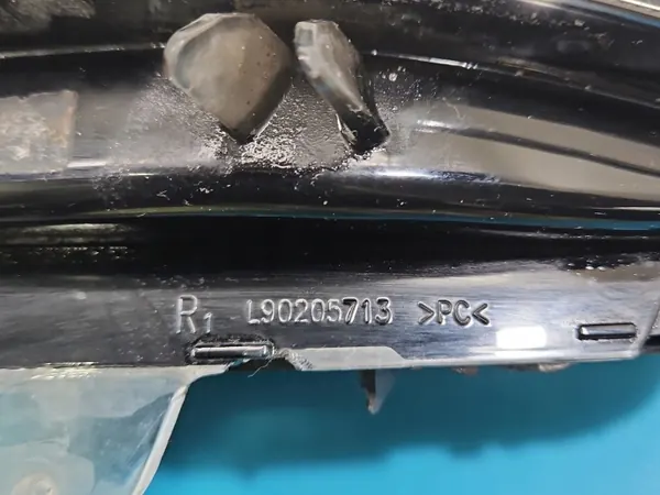Oikea DRL-valo OEM 9836230980 Peugeot 3008 II:lle image 4
