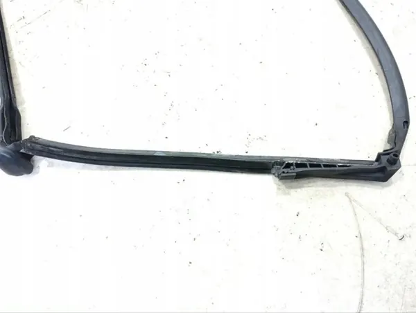 Joint de vitre latérale Maserati OE OEM 83114000 image 10
