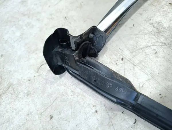 Joint de vitre latérale Maserati OE OEM 83114000 image 5