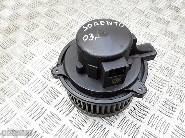 Lämmittimen puhaltimen moottori OEM AM-451832 Kia Sorentolle image 2