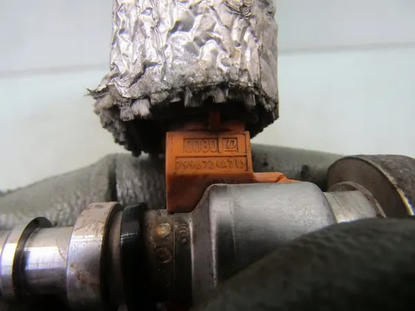 Injecteur TRAFIC II 11R 2.0 DCI DPF FAP VIVARO H8200778880 image 5