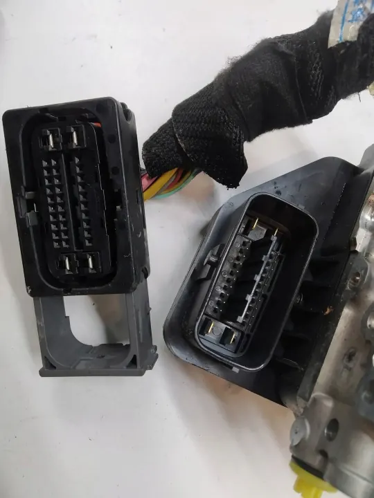 Pompe ABS OEM 47660-4GF0A pour Infiniti Q50 (2013-) image 4