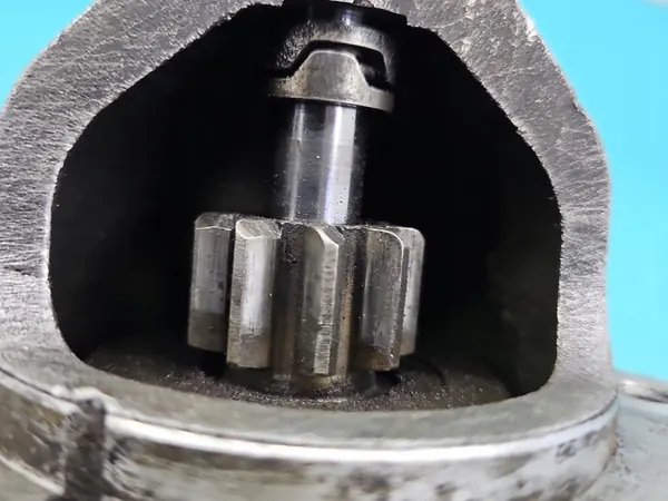 Motor de arranque BMW E39 3.0D Usado 2247391 63222005 image 3